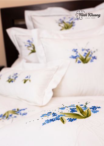  Bedding set: Duvet cover, fitted sheet, double bed pillows - Miget Flower (duvet cover 220x240, fitted sheet 270x320, pillows 50x70, 60x60, 45x45, 25x50/pair) - quilted wrap. 