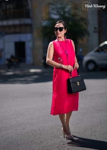  Dress with two-button side 