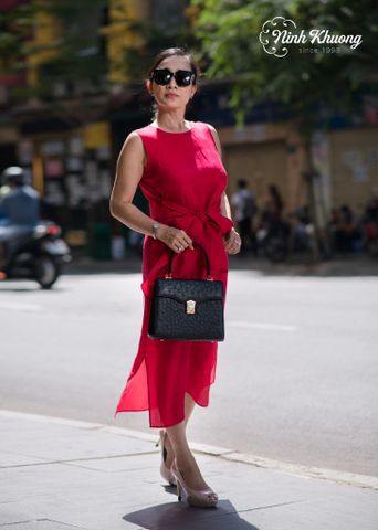  Đầm lụa sát nách thắt eo 