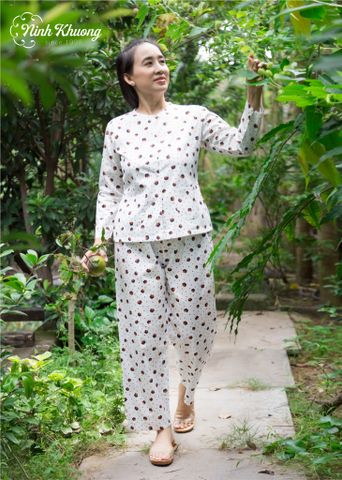  Bà ba người lớn bông đen nền trắng 