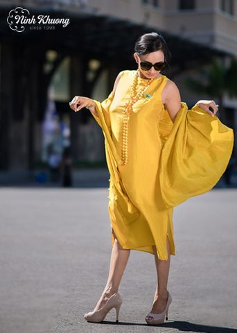  Dress with two-button side 