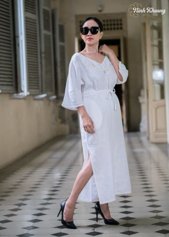  V-neck dress with thin tie straps 