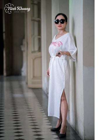  Dress with V-neck, small tied straps, and embroidered dragonflies 