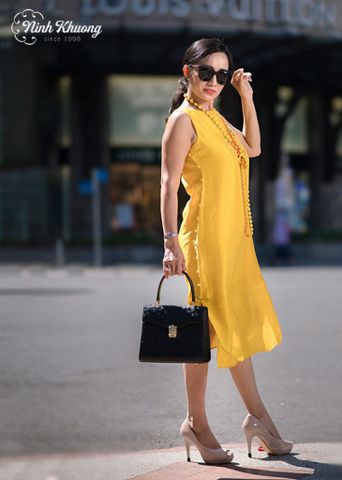  Dress with two-button side 