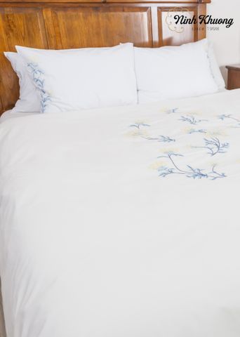  Bedding set: Duvet cover, fitted sheet, double bed pillows - Virgin Orchid (duvet cover 220x240, fitted sheet 270x320, pillows 50x70, 60x60, 45x45, 25x50/pair) - quilted wrap. 