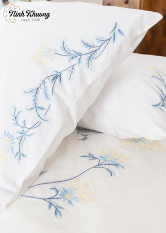 Bedding set: Duvet cover, fitted sheet, double bed pillows - Virgin Orchid (duvet cover 220x240, fitted sheet 270x320, pillows 50x70, 60x60, 45x45, 25x50/pair) - quilted wrap. 