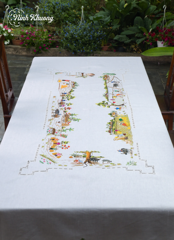  The rectangular tablecloth embroidered with special patterns in collaboration with farmers - 8 pieces - 250x175 - Linen. 