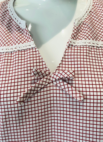  Short Sleeve V-neck Lace Top and Capri Pants Set 