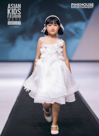 Princess-style dress with two-tiered flower embellishments - La Vie En Rose 
