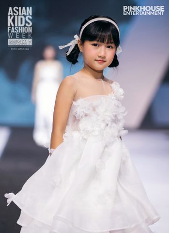  Princess-style dress with two-tiered flower embellishments - La Vie En Rose 