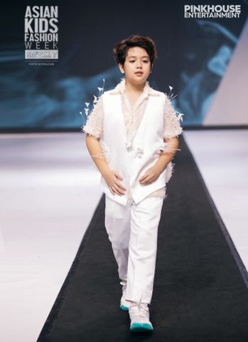  Vest and shirt adorned with feather embellishments set- La Vie En Rose 