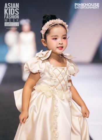  Princess-style dress with two shoulder bows - La Vie En Rose 