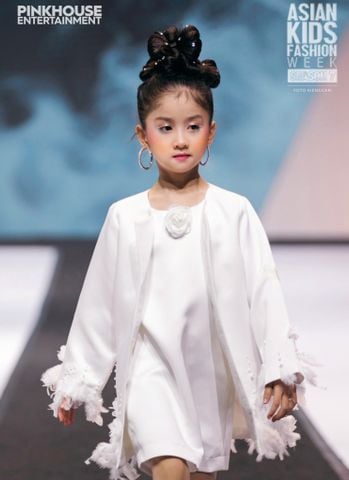  Straight dress and long vest adorned with feather embellishments set - La Vie En Rose 