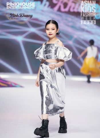  Off-Shoulder Top + Gathered Pants (Silver) | Ninh Khương - AKFW 2023 