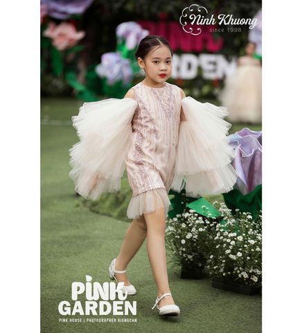  Princess V-neck dress, size 9Y 