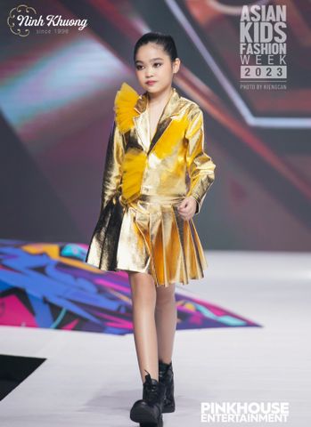  Vest + Pleated Skirt Set (Gold Metallic) | Ninh Khương - AKFW 2023 