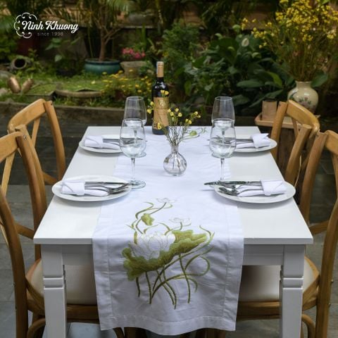  Long tray with white lotus flowers 