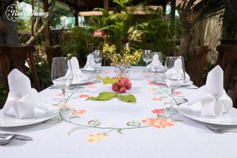  Table Cloth - 8K175x250 - Round Zinnia Flower 