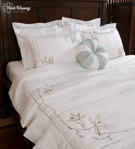  Mền lụa 220x240 + 2 gối 50*70 thêu hoa cổ điển 