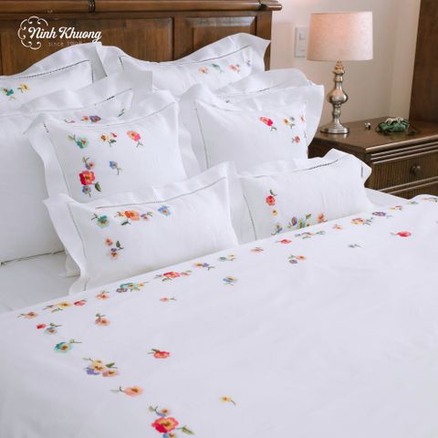  Bedding set - Assorted Pansy Colors (duvet cover 220x240, fitted sheet 270x320, pillows 50x70, 60x60, 45x45, 25x50/pair) - wrapped in white linen fabric 