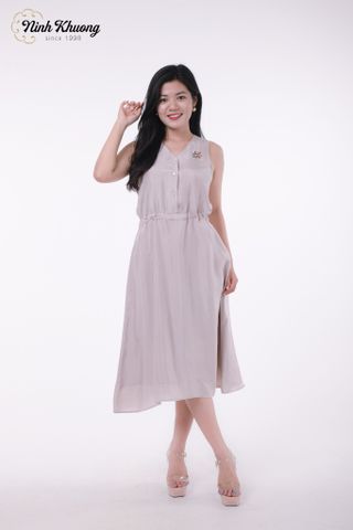  Silk dress with V-neck embroidery 