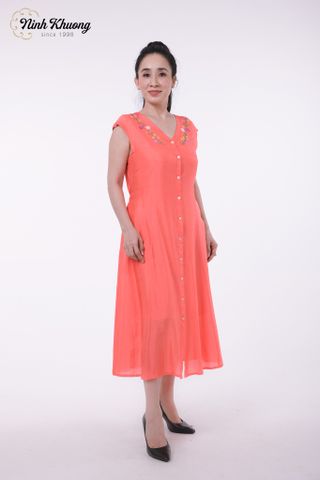  Silk dress with V-neck embroidery 