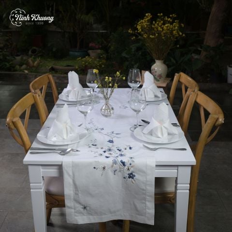  Long tray with plum blossom branches and blue flowers 