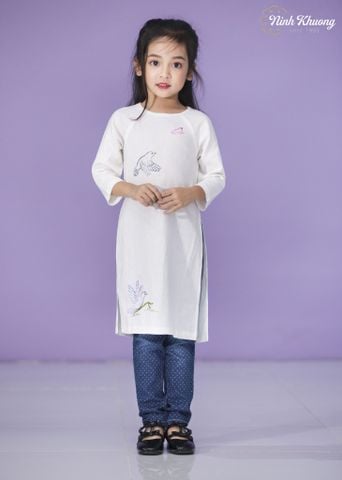  White linen dress with front and back embroidered lace sleeves 