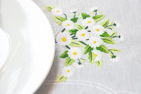 Table Cloth - 8K175x250 - Ribboned Daisy Flower 
