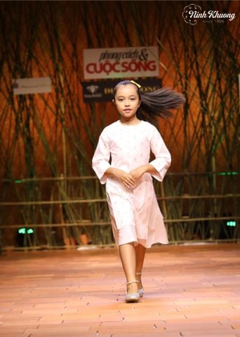  Áo dài tay xòe không thêu 