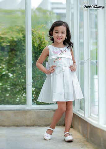  Taffeta dress with a big bow 