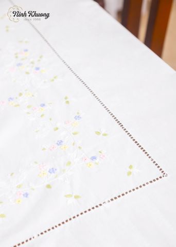  Rectangular tablecloth - CIP - white/special leaf pattern in white/color 