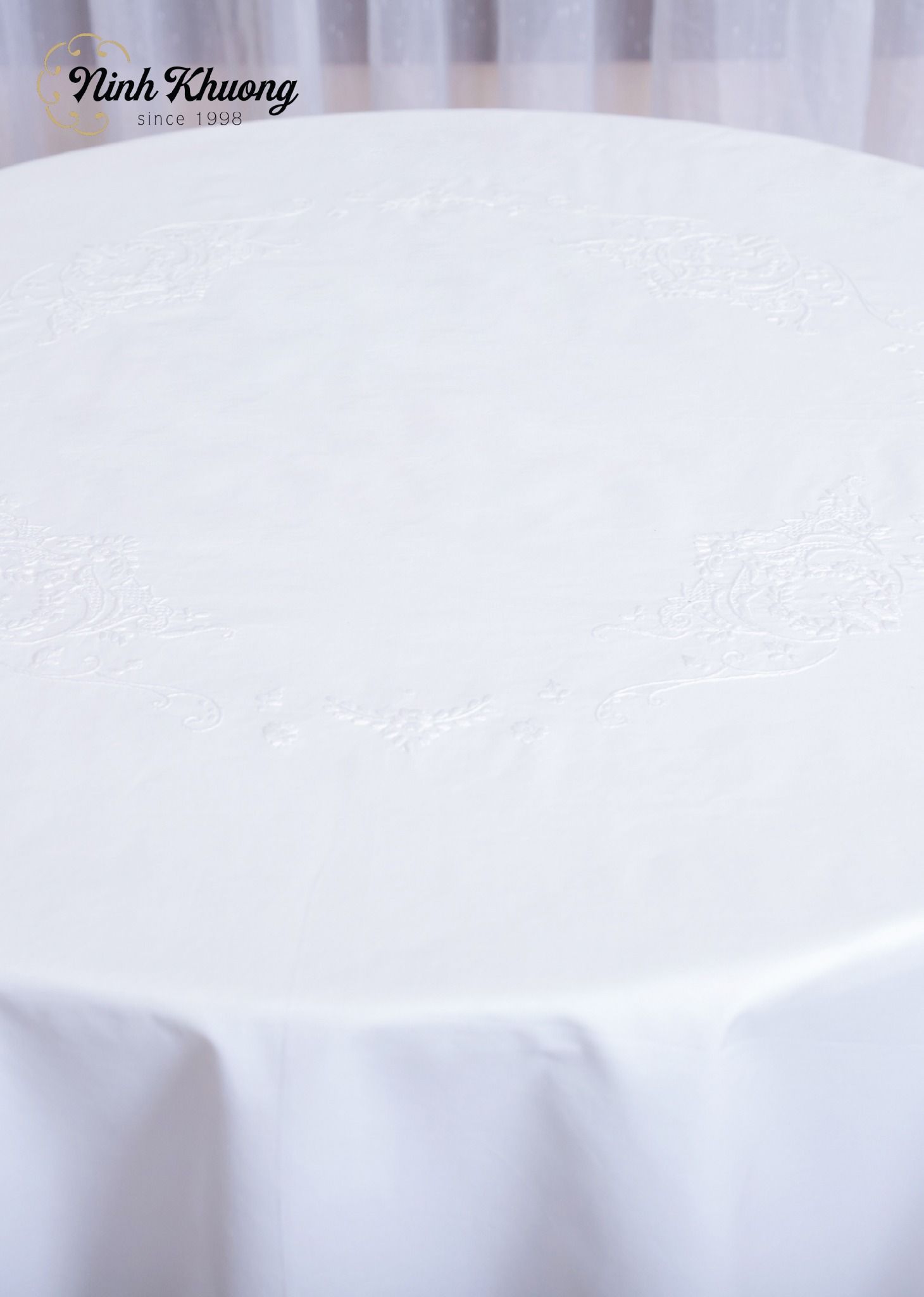  Khăn bàn tròn 4k - 150cm Viên gạch cúc mai bọ đẹp trắng 