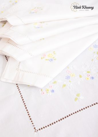  Rectangular tablecloth - CIP - white/special leaf pattern in white/color 