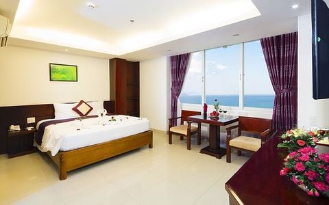  Khách sạn Majestic Nha Trang 