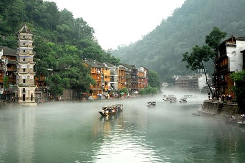  Tour Phượng Hoàng Cổ Trấn 6N5Đ 