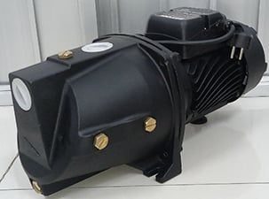 may-bom-hut-sau-day-cao-maro-tjsw-10m-canh-dong