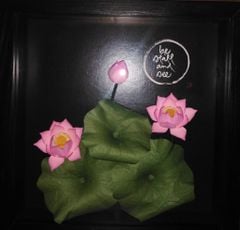 Tranh VIETNAM sen hồng thư pháp