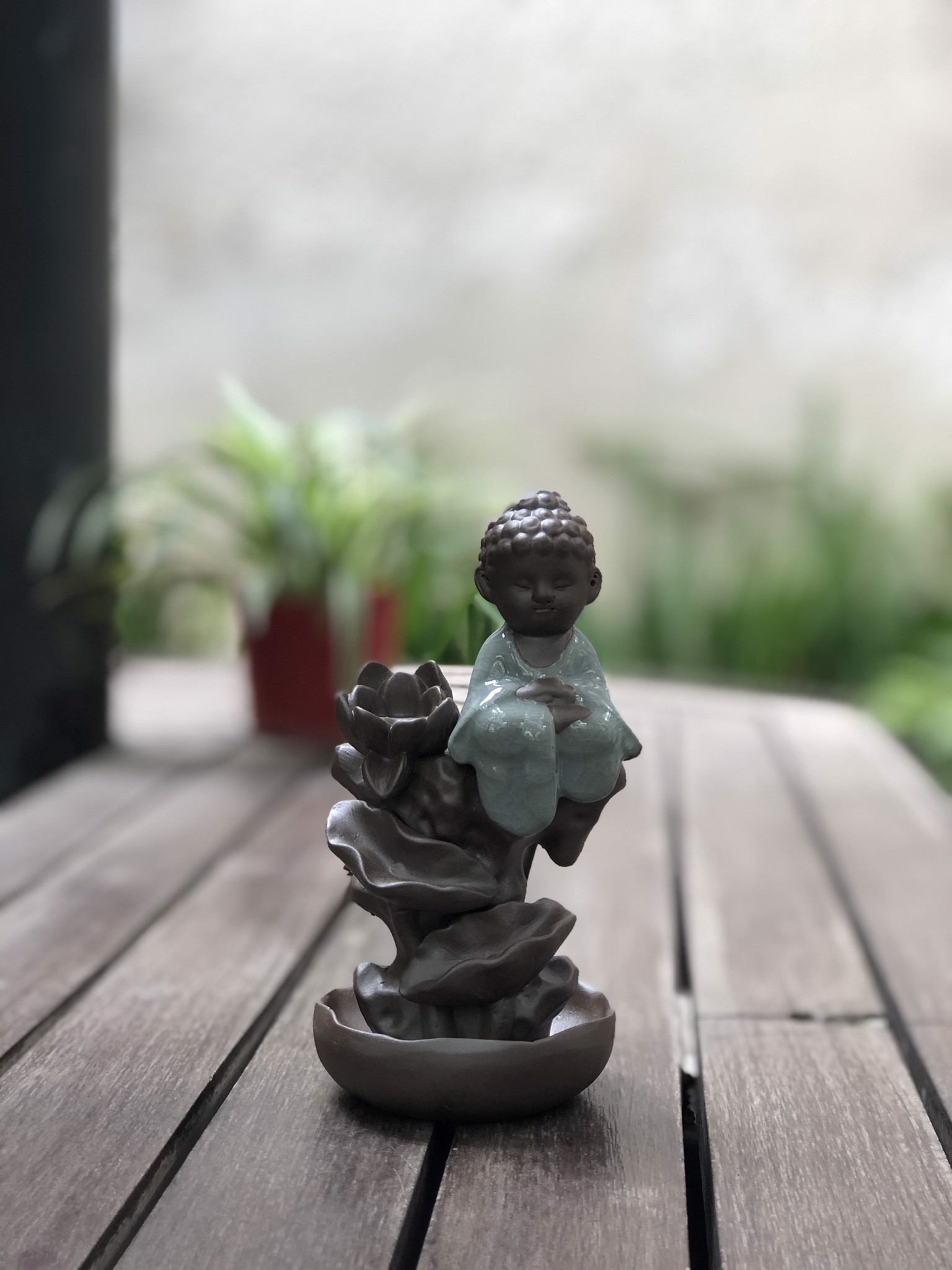 Tháp đốt trầm sen tầng – Nhà sách Thái Hà