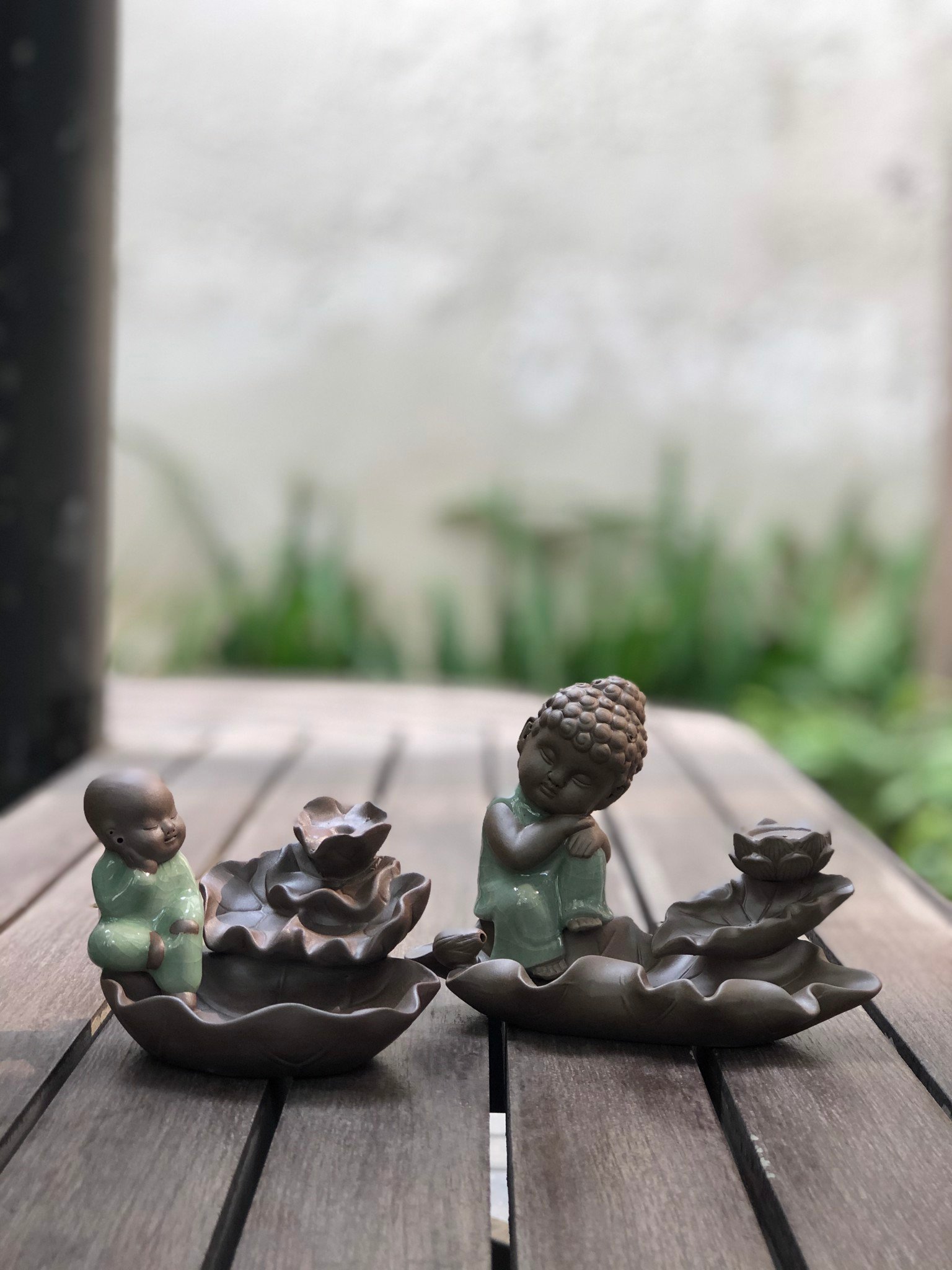Tháp đốt trầm sen nhỏ – Nhà sách Thái Hà