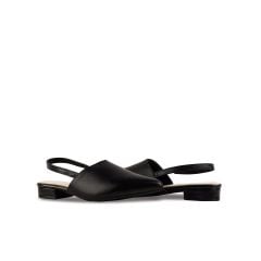 Sandal Hạnh Dung Bít Mũi Đế Xẹp HD2526AG