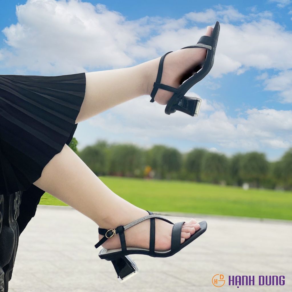 Sandal Cao Gót Hạnh Dung Dây Xỏ Ngón Phối Kim Sa HD27218BI