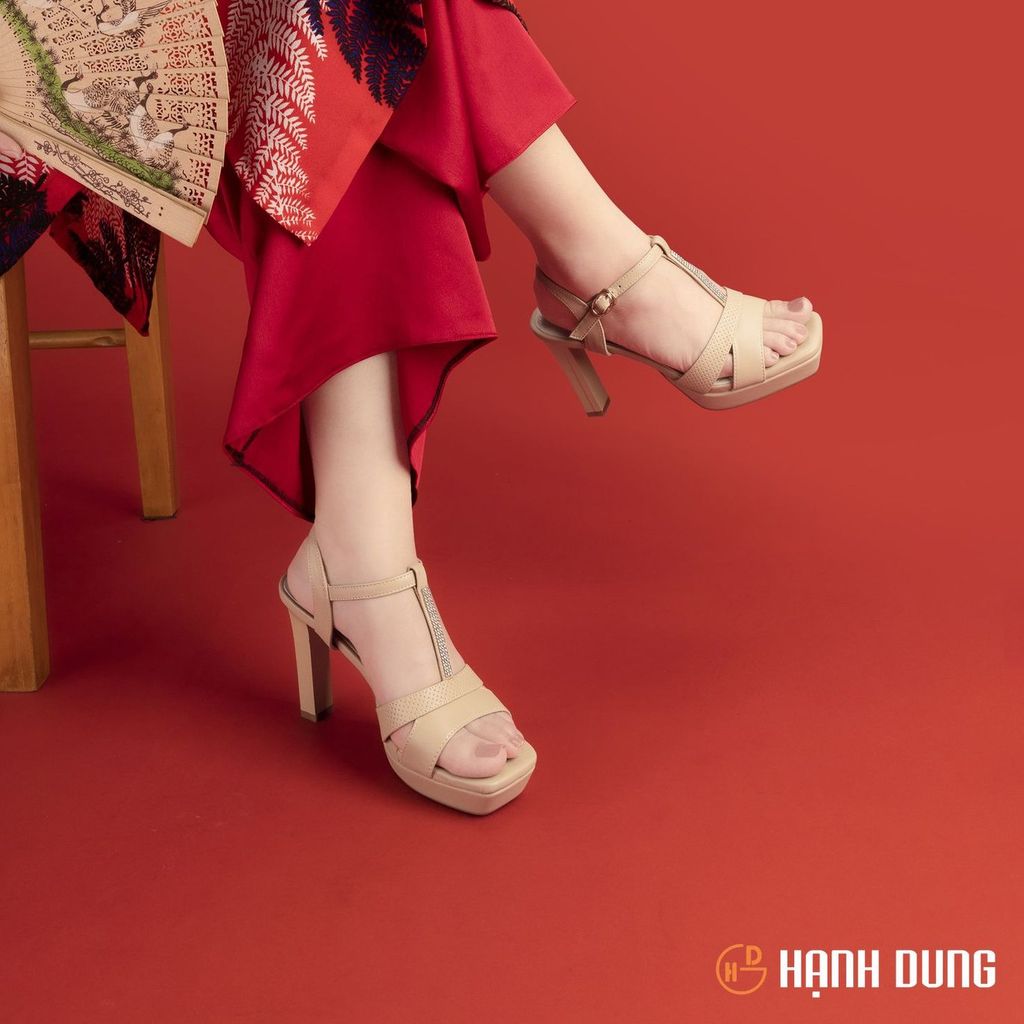 Sandal Cao Gót Hạnh Dung Quai Khoét Nối Dây Kim Sa HD27211BI