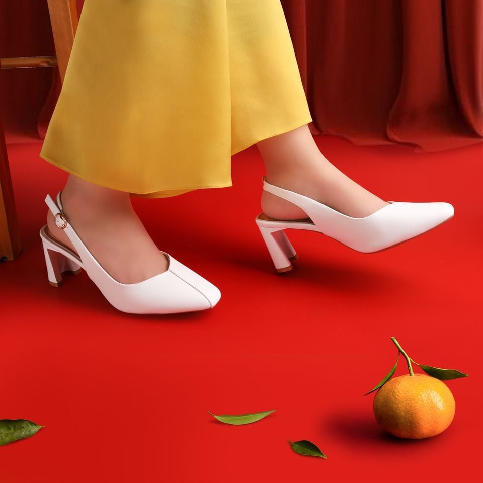 Sandal Cao Gót Hạnh Dung Bít Mũi Đắp Trơn HD27142BI