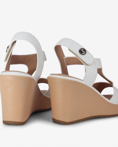 Sandal Đế Xuồng Hạnh Dung Quai Chéo Liền Thân Bản Lớn HD29189AY