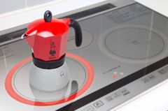 Bình đựng cà phê Moka Induction BCM-4922 màu đỏ bắt mắt