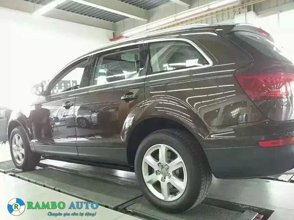 Bậc điện lên xuống Audi Q7