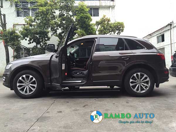 Bậc điện lên xuống Audi Q5