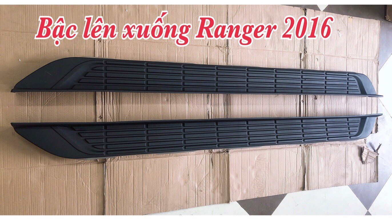 Bậc dẫm lên xuống của xe Ford Ranger 2016