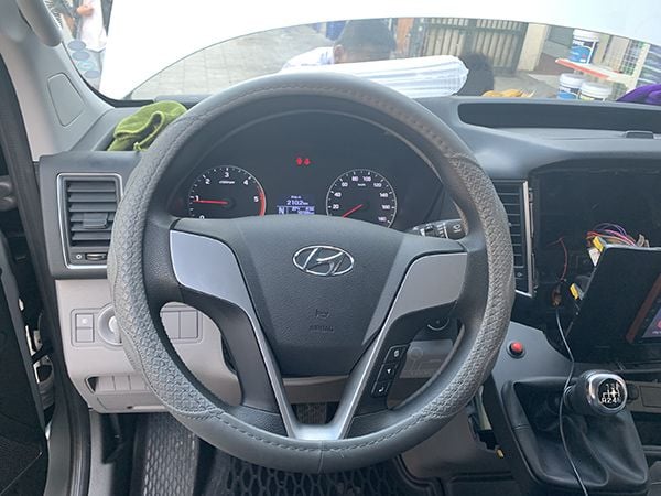 Bọc da vô lăng xe Hyundai Solati